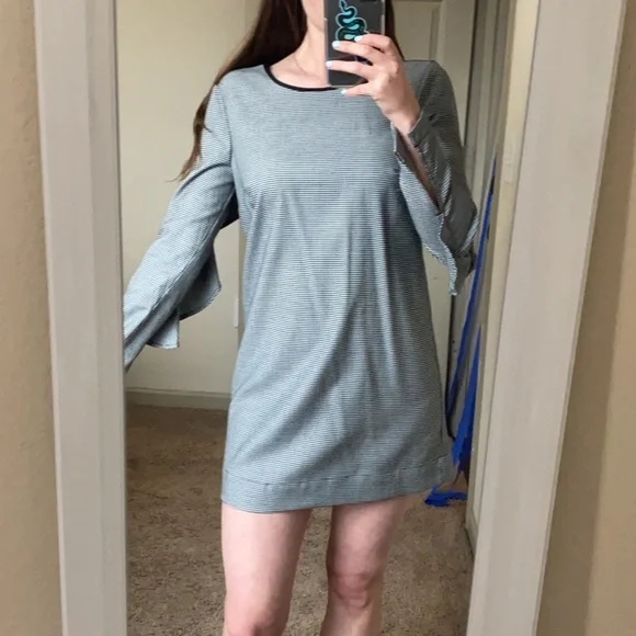 BCBG mini dress ✨ - Picture 8 of 9